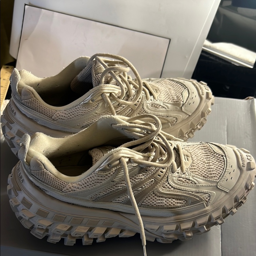 Balenciaga Bouncer Sneakers Men’s Size EU-42 US-8 Beige Athletic Shoes - Picture 2 of 16